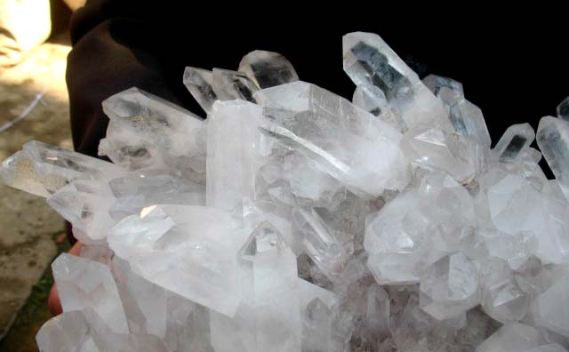 Quartz Cluster Huge stone that harmonizes and balances 1242